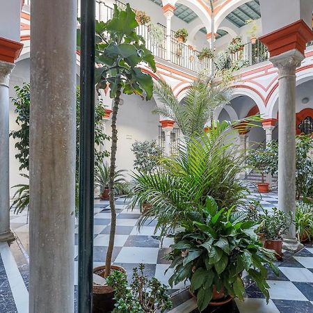 Apt. Casa Palacio Santa Cruz Cathedral Views - Seville Exterior photo