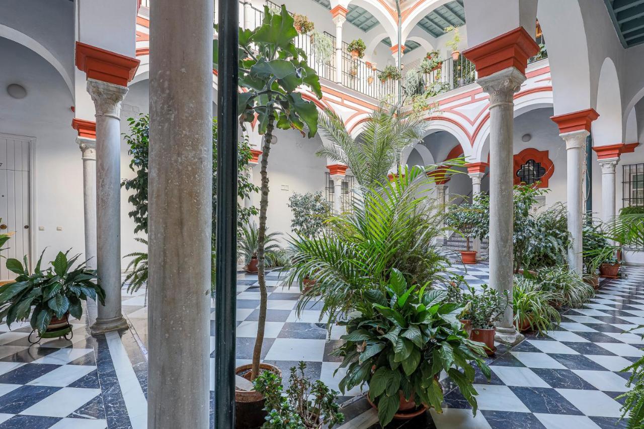 Apt. Casa Palacio Santa Cruz Cathedral Views - Seville Exterior photo